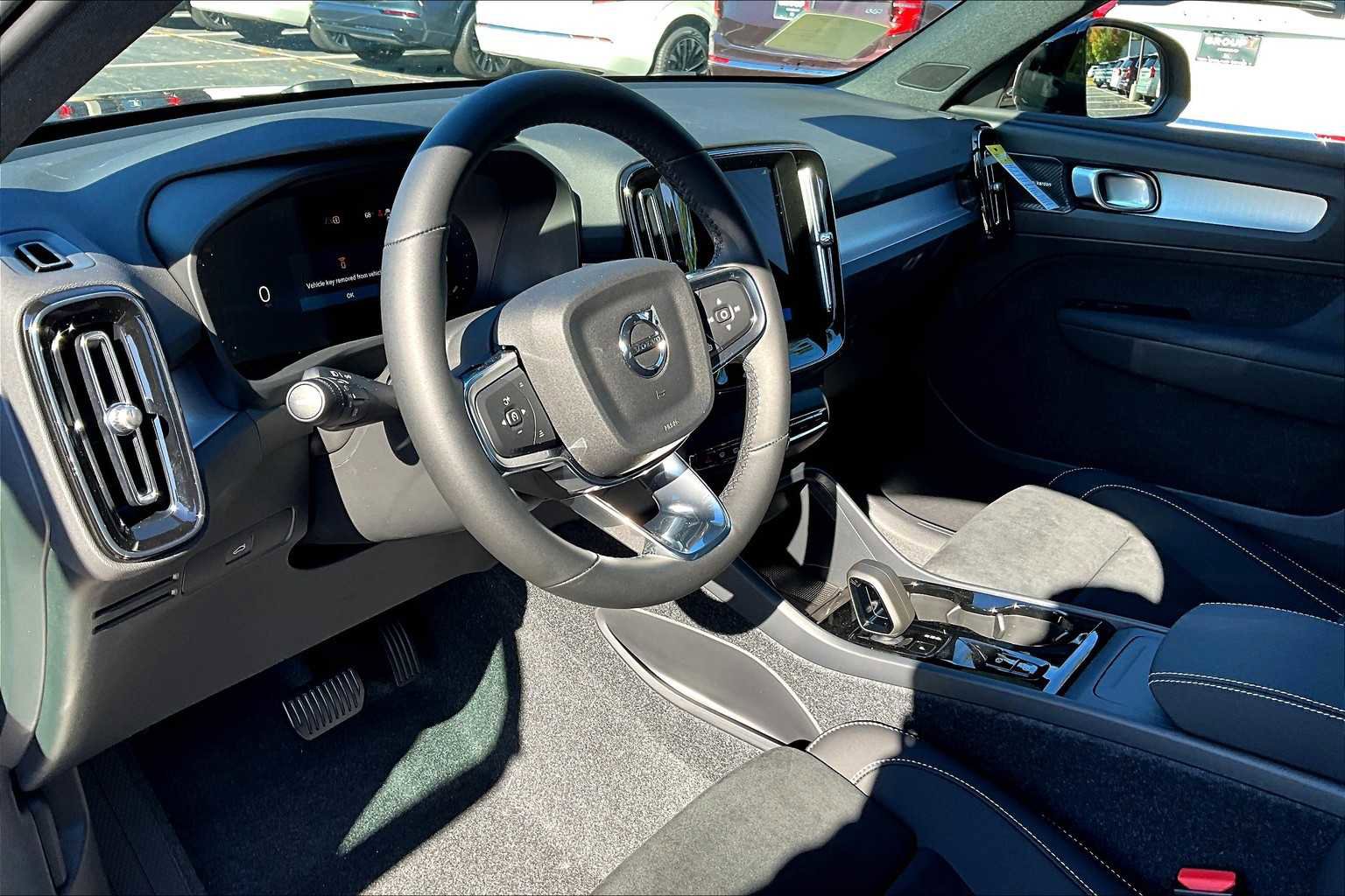 New 2026 Volvo XC40 B5 Ultra w/ Protection Package Premier image 9