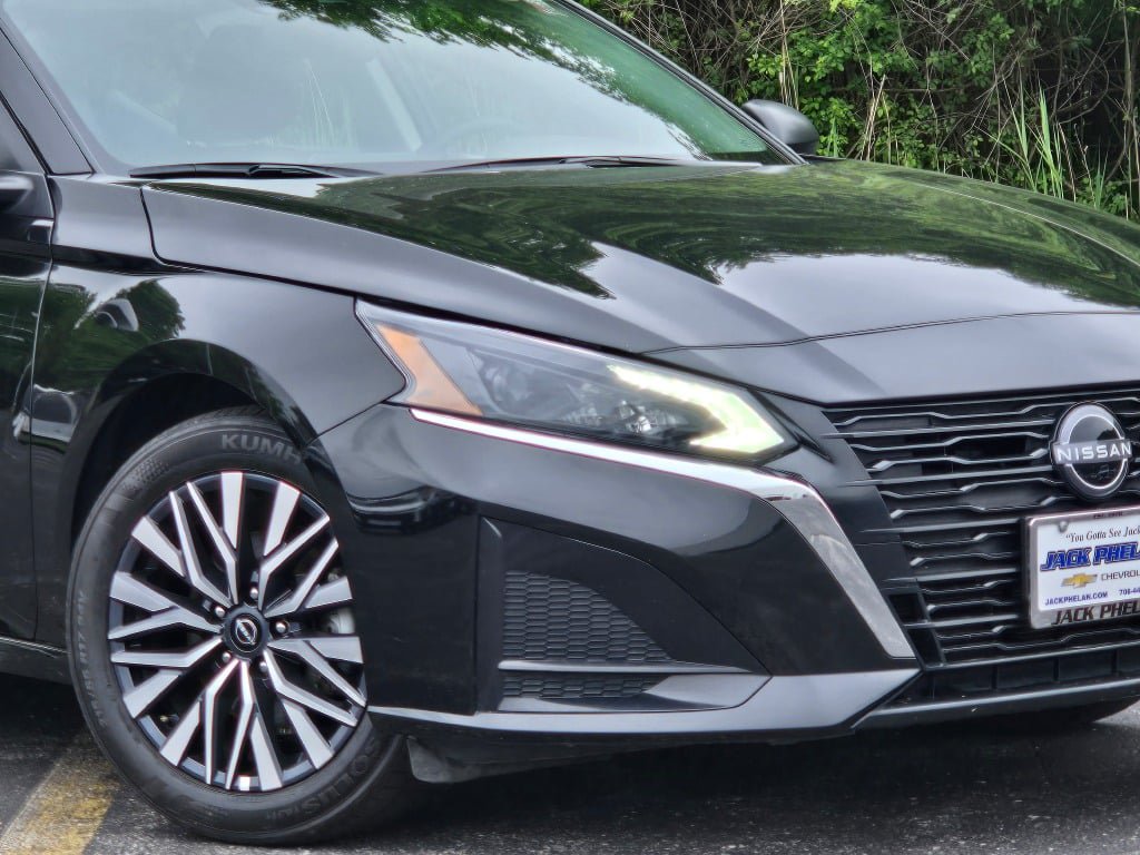 Used 2025 Nissan Altima 2.5 SV FWD image 3