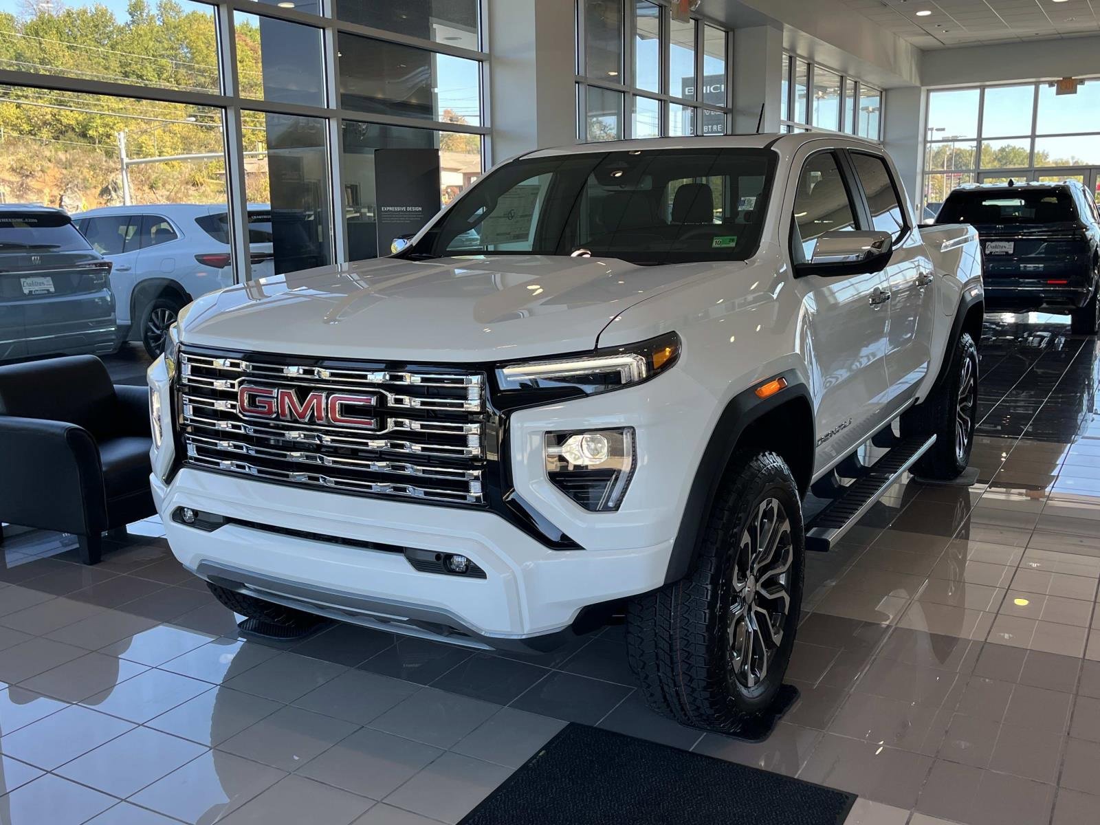 New 2026 GMC Canyon Denali image 8