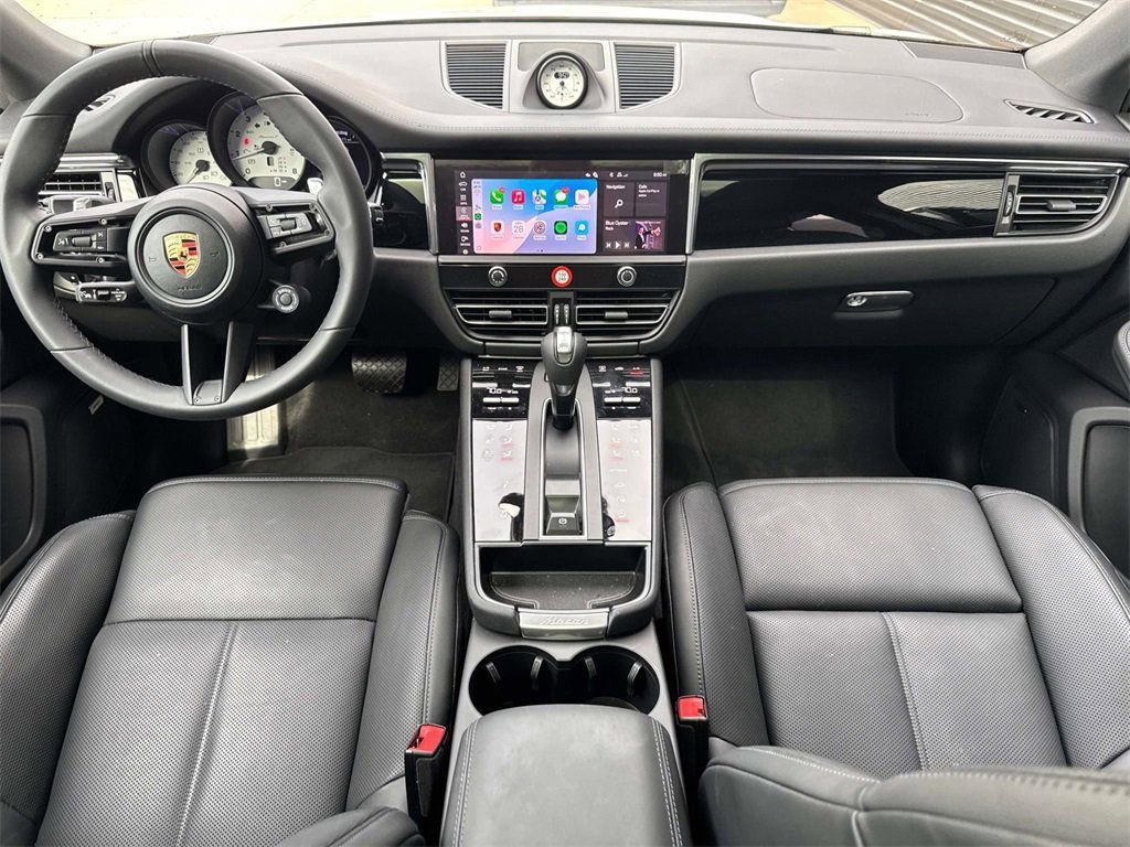 Certified 2025 Porsche Macan Turbo image 17