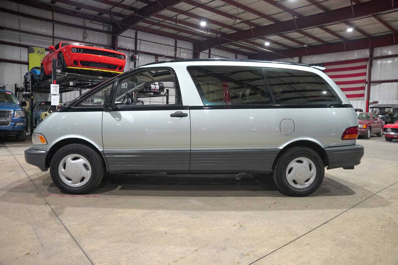 Used 1992 Toyota Previa LE RWD image 4