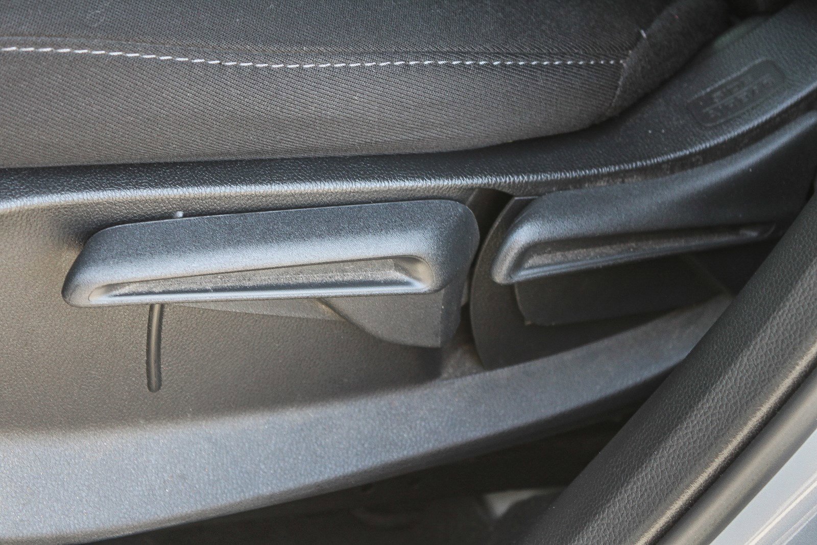 Used 2025 Honda CR-V LX image 23