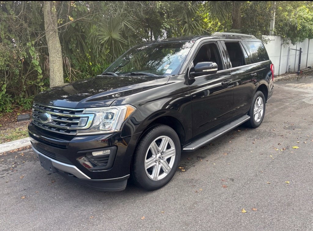 Used 2018 Ford Expedition XLT w/ Equipment Group 202A AWD/4WD image 2