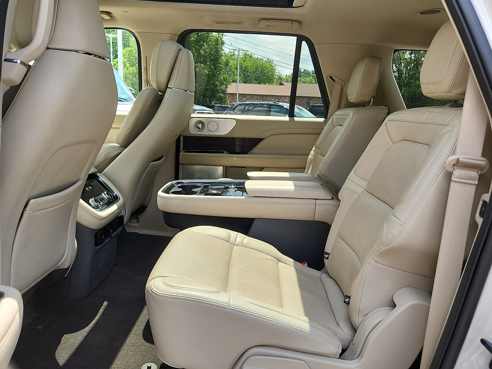 Used 2021 Lincoln Navigator L Reserve w/ Luxury Package AWD/4WD image 10