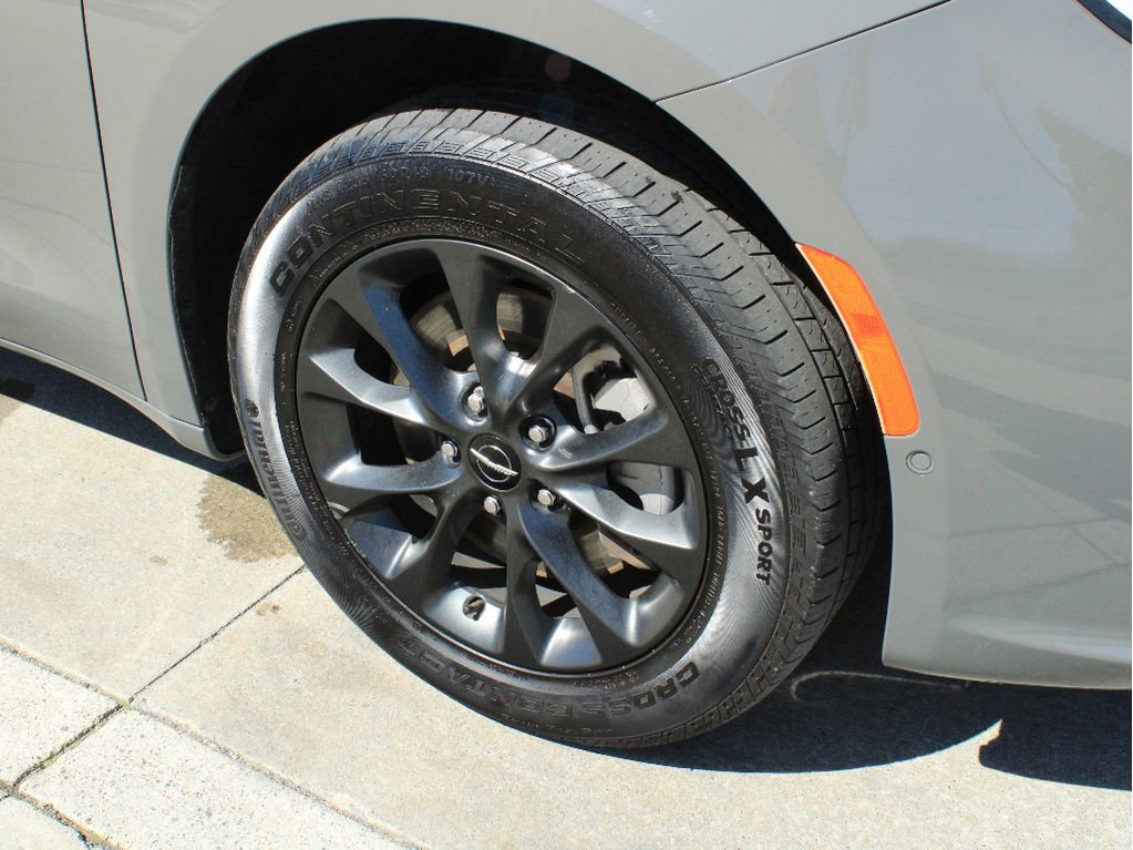 Used 2021 Chrysler Pacifica Touring-L w/ Premium & Safety Sphere Group AWD/4WD image 36