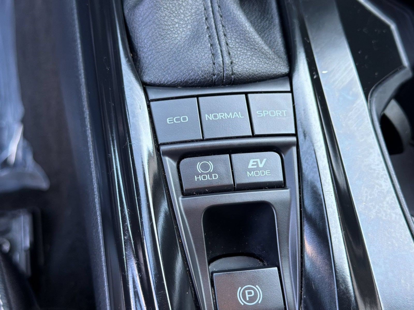 Used 2025 Toyota Camry SE w/ Convenience Package AWD/4WD image 17