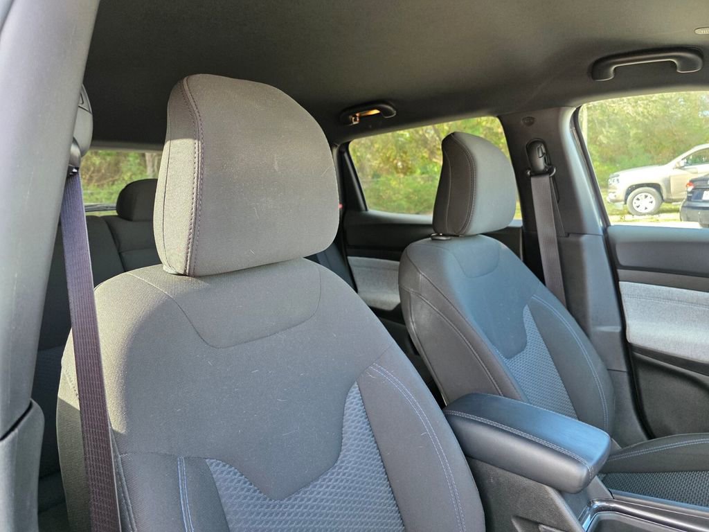 Used 2024 Jeep Compass Sport image 15