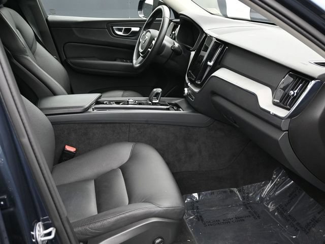 Used 2025 Volvo XC60 B5 Plus AWD/4WD image 11