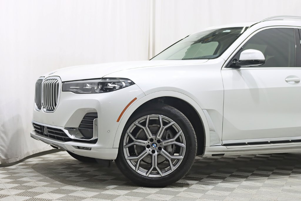Used 2022 BMW X7 xDrive40i w/ Premium Package AWD/4WD image 2