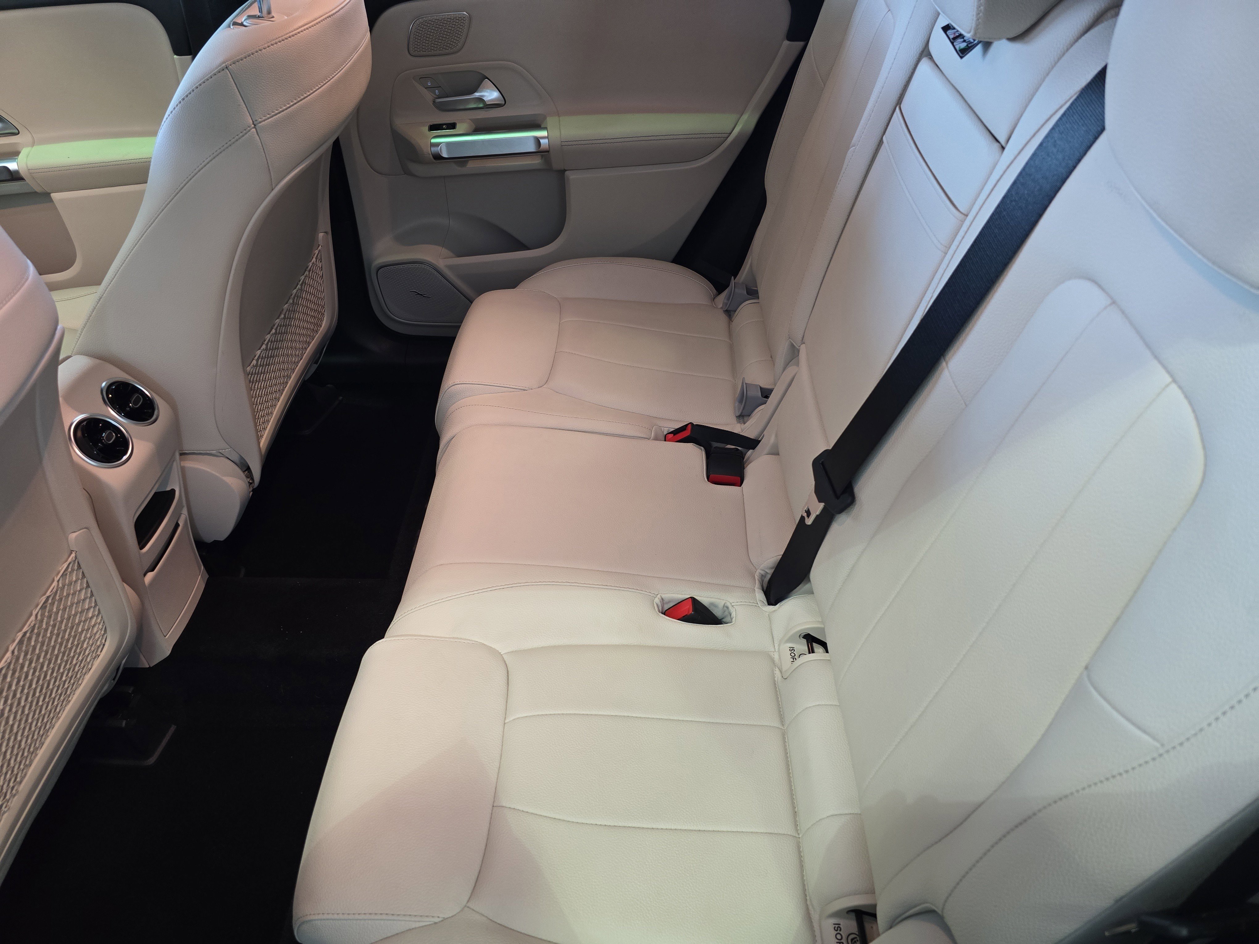 Used 2021 Mercedes-Benz GLB 250 4MATIC image 8