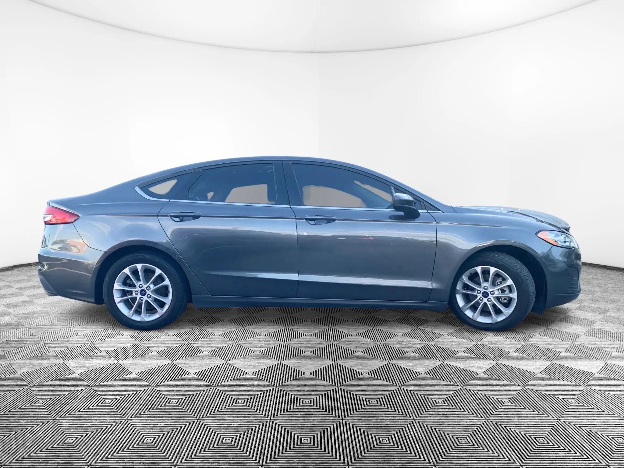 Used 2020 Ford Fusion SE image 5