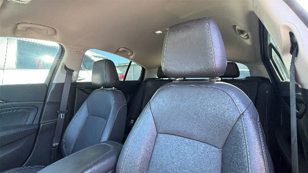 Used 2018 Buick Regal Essence image 10