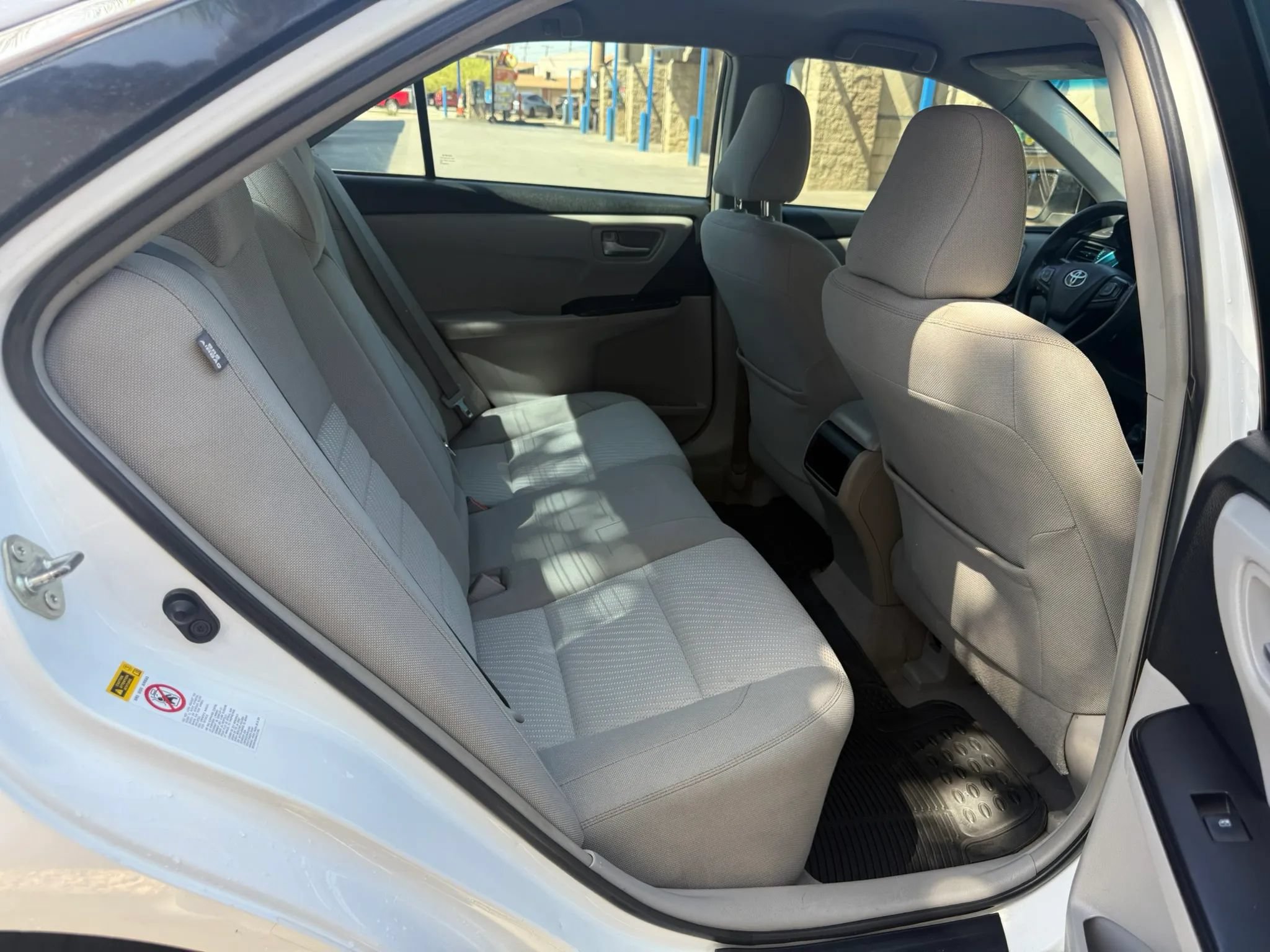 Used 2015 Toyota Camry LE FWD image 9
