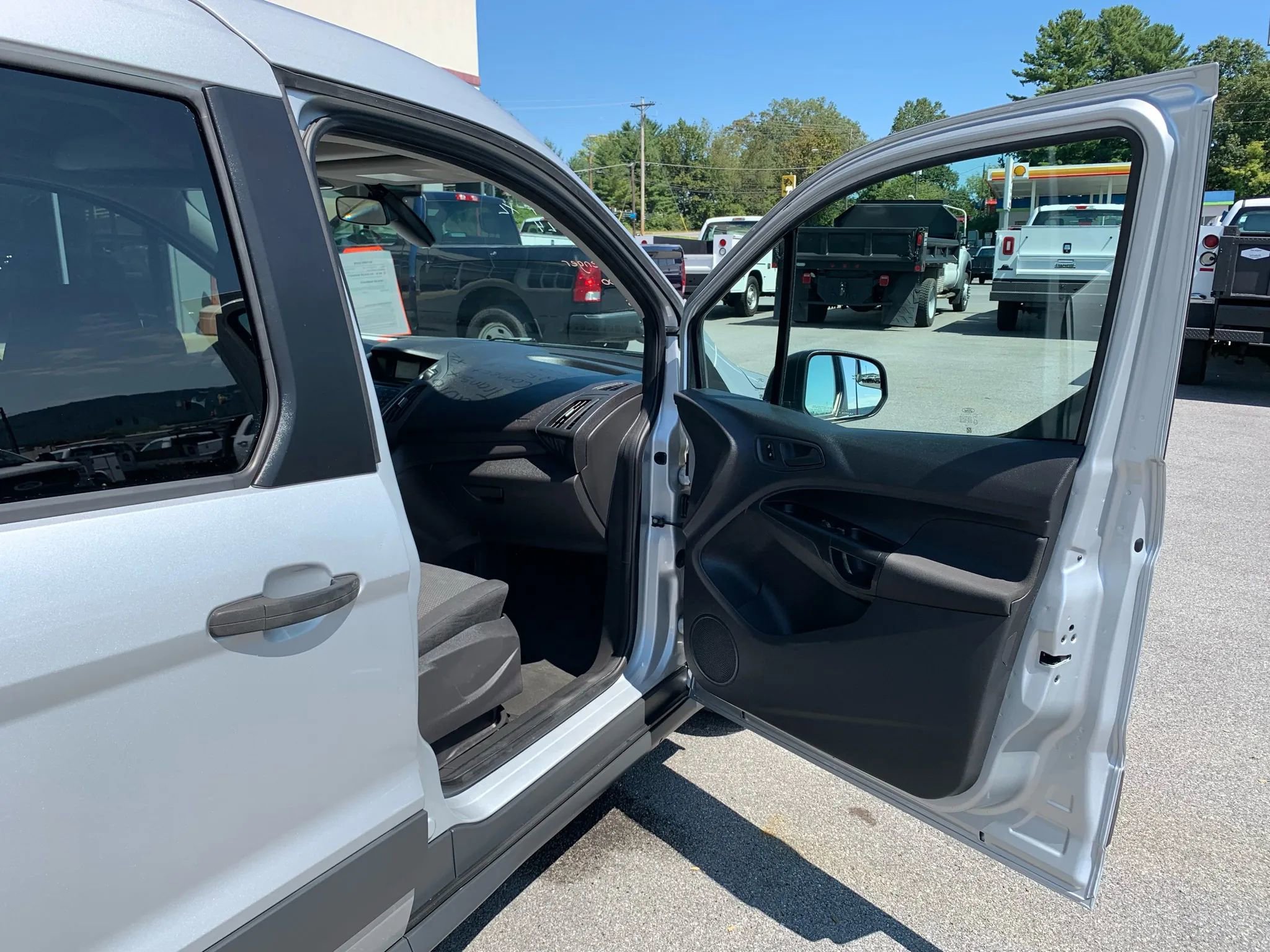 Used 2016 Ford Transit Connect XL image 18