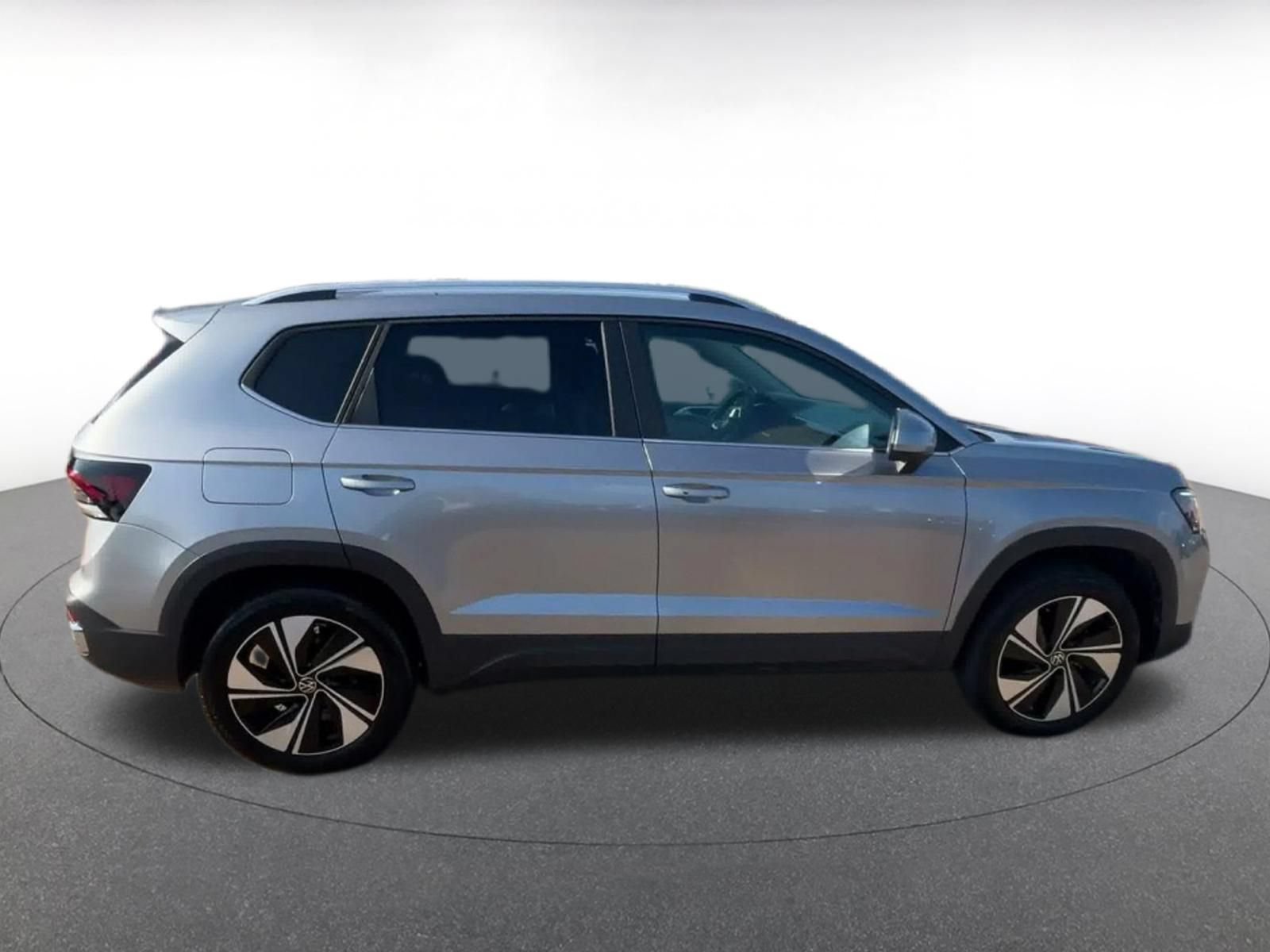 Used 2026 Volkswagen Taos SE AWD/4WD image 13