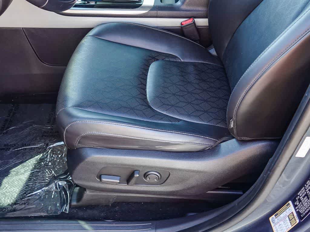 Used 2022 Kia Carnival EX FWD image 20