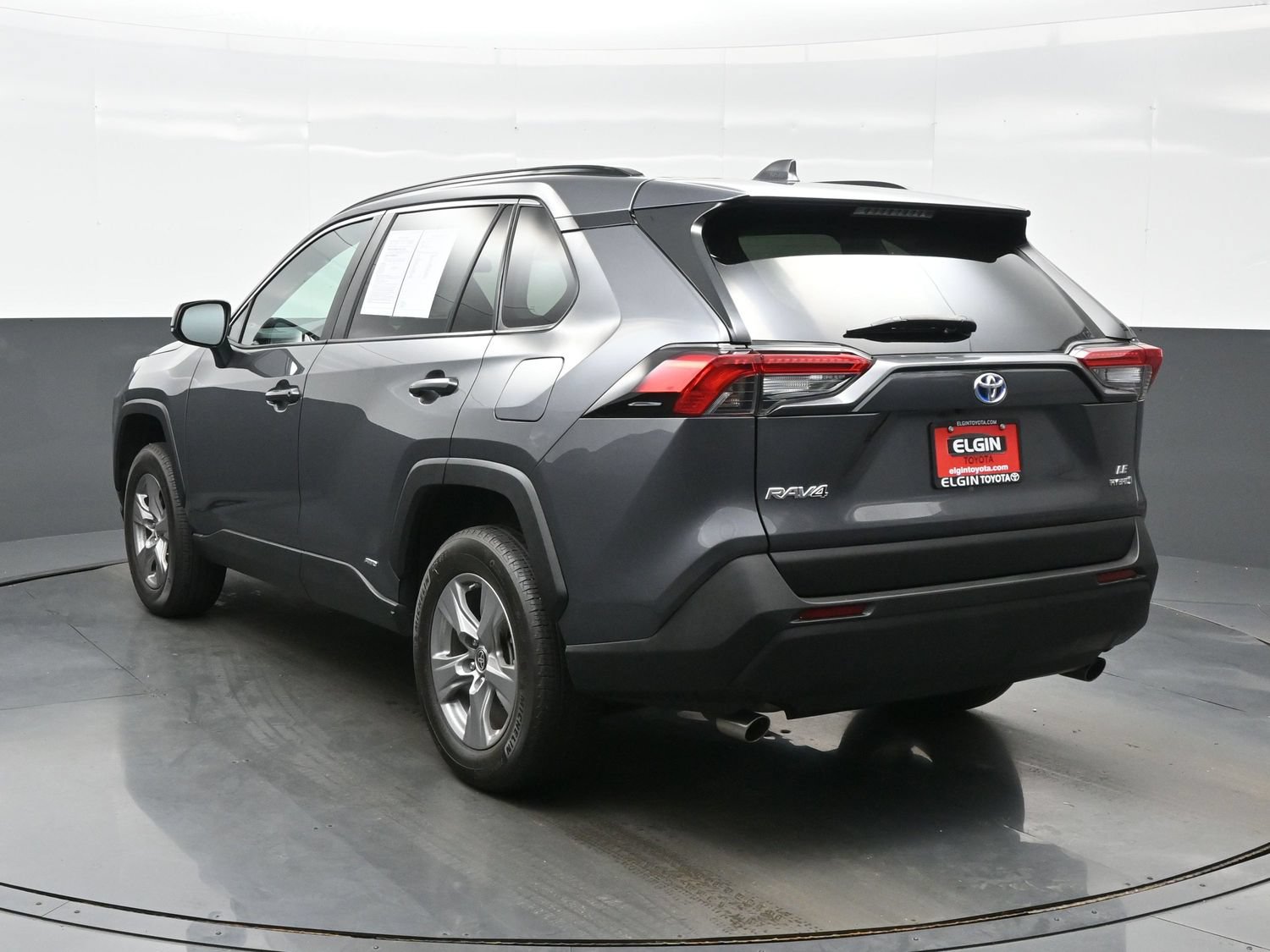 Used 2022 Toyota RAV4 LE AWD/4WD image 4