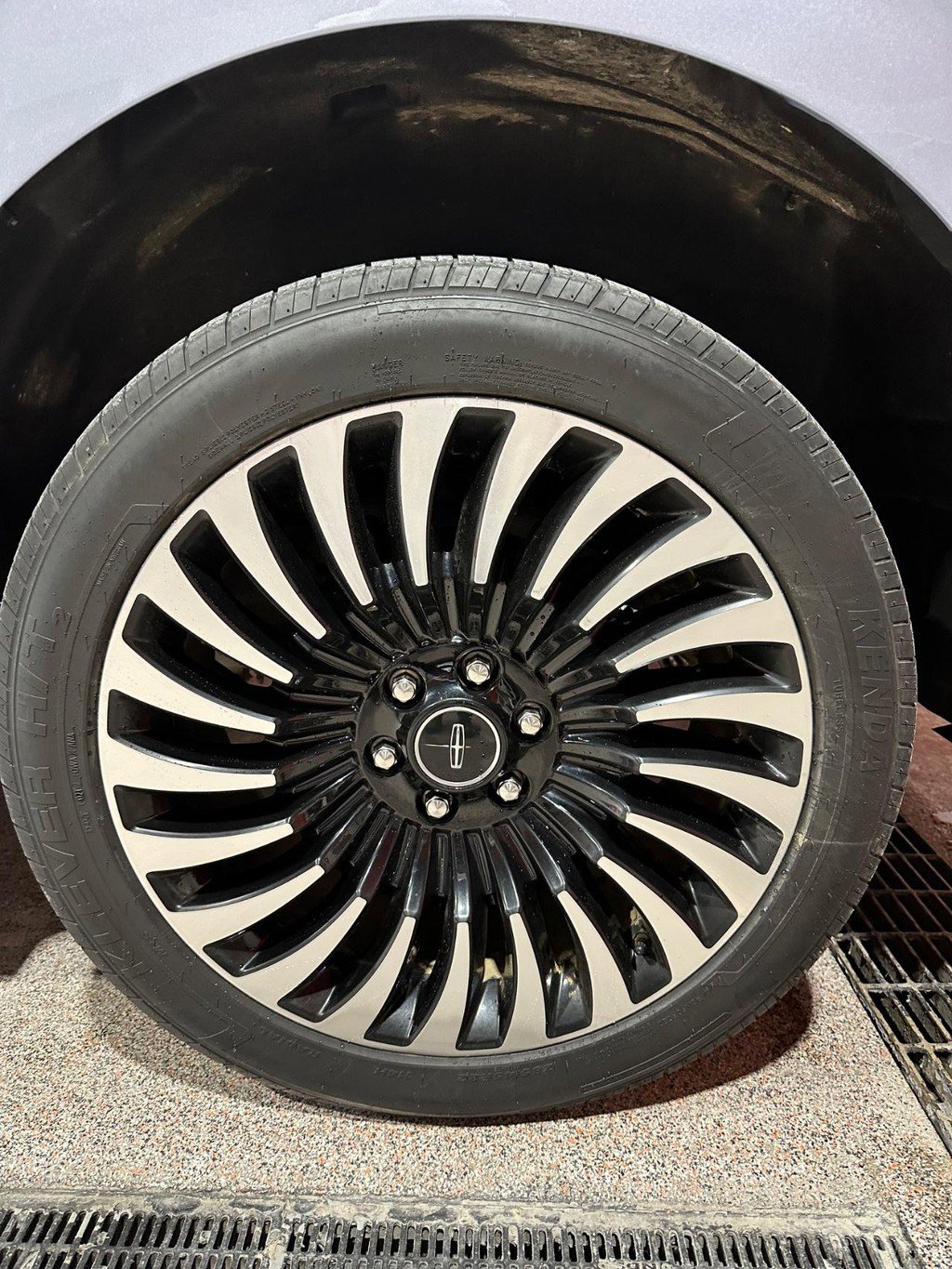 Used 2021 Lincoln Navigator L Black Label w/ Cargo Convenience Package AWD/4WD image 8