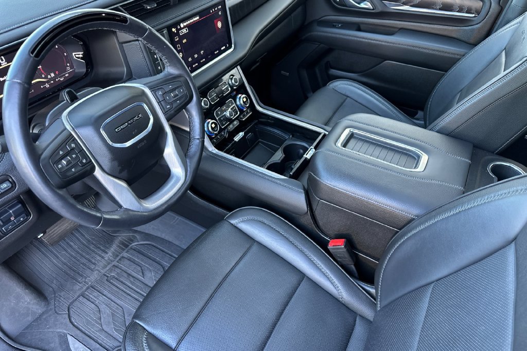 Used 2024 GMC Yukon Denali w/ Advanced Technology Package AWD/4WD image 12
