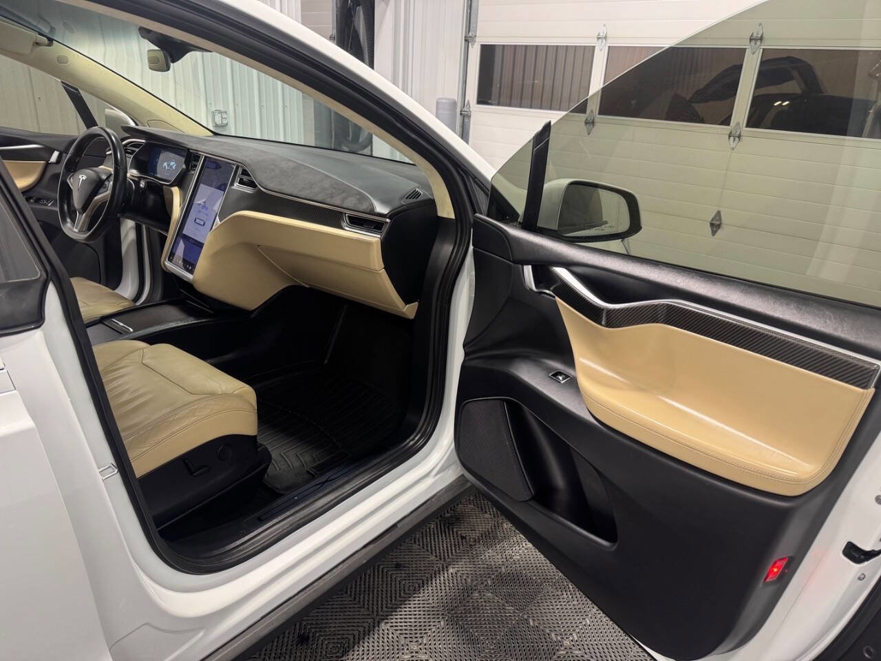 Used 2017 Tesla Model X 75D image 17