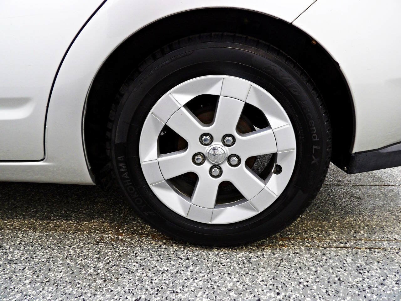 Used 2005 Toyota Prius w/ Pkg 6 FWD image 18