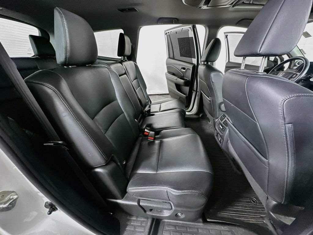 Used 2021 Honda Pilot Touring image 11