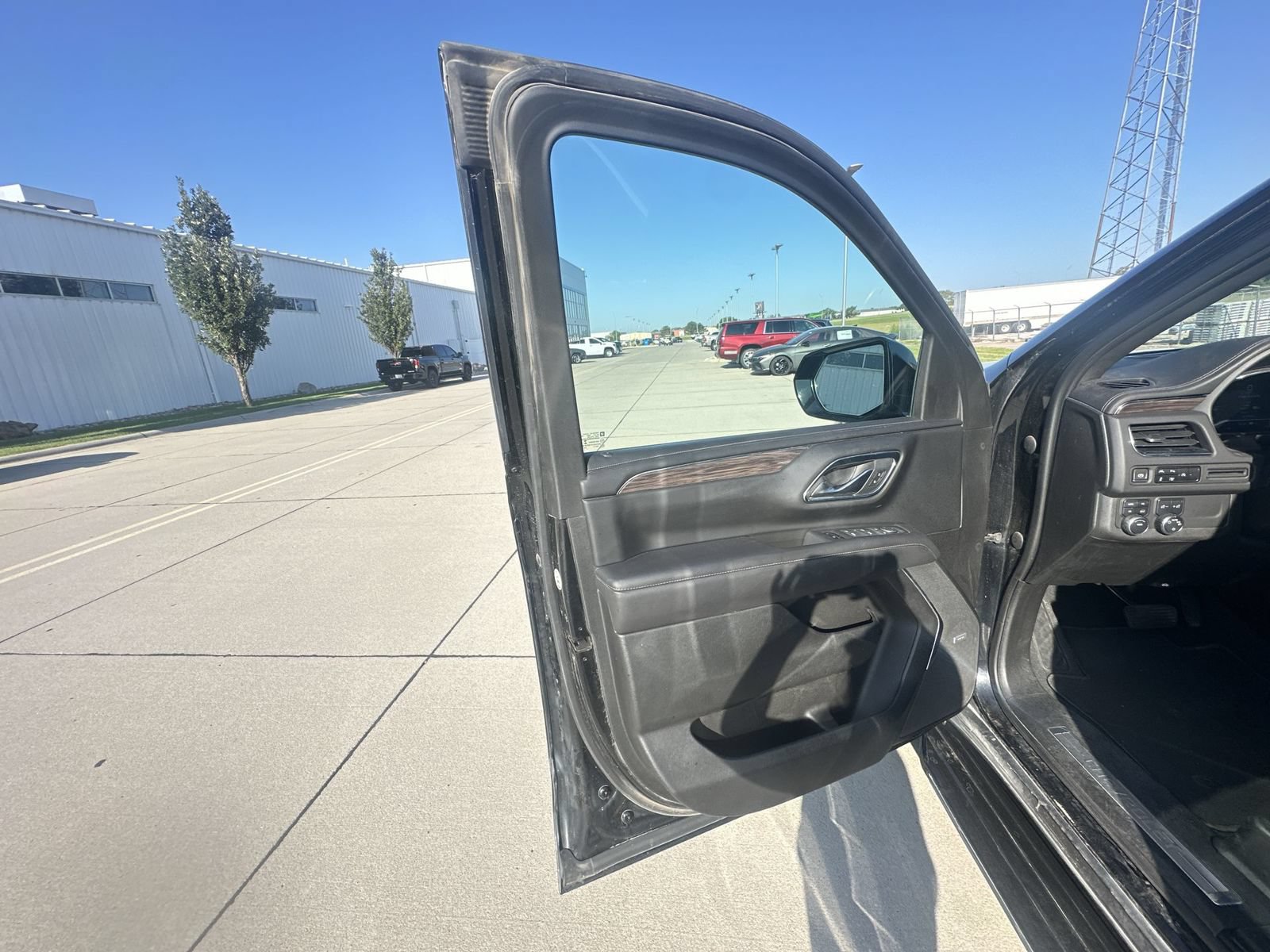 Certified 2023 Chevrolet Tahoe LT w/ Luxury Package AWD/4WD image 23