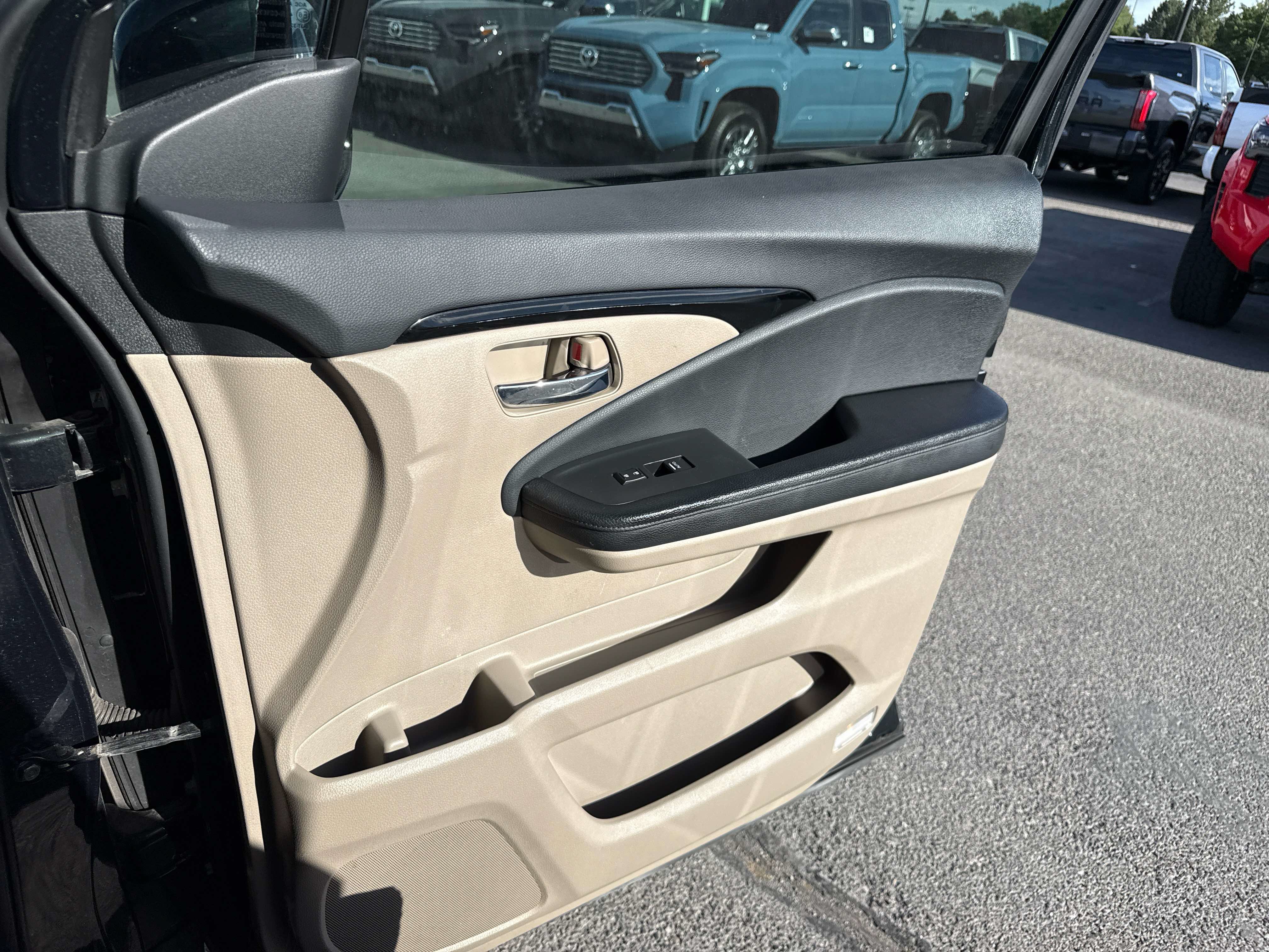 Used 2016 Honda Pilot Touring image 21