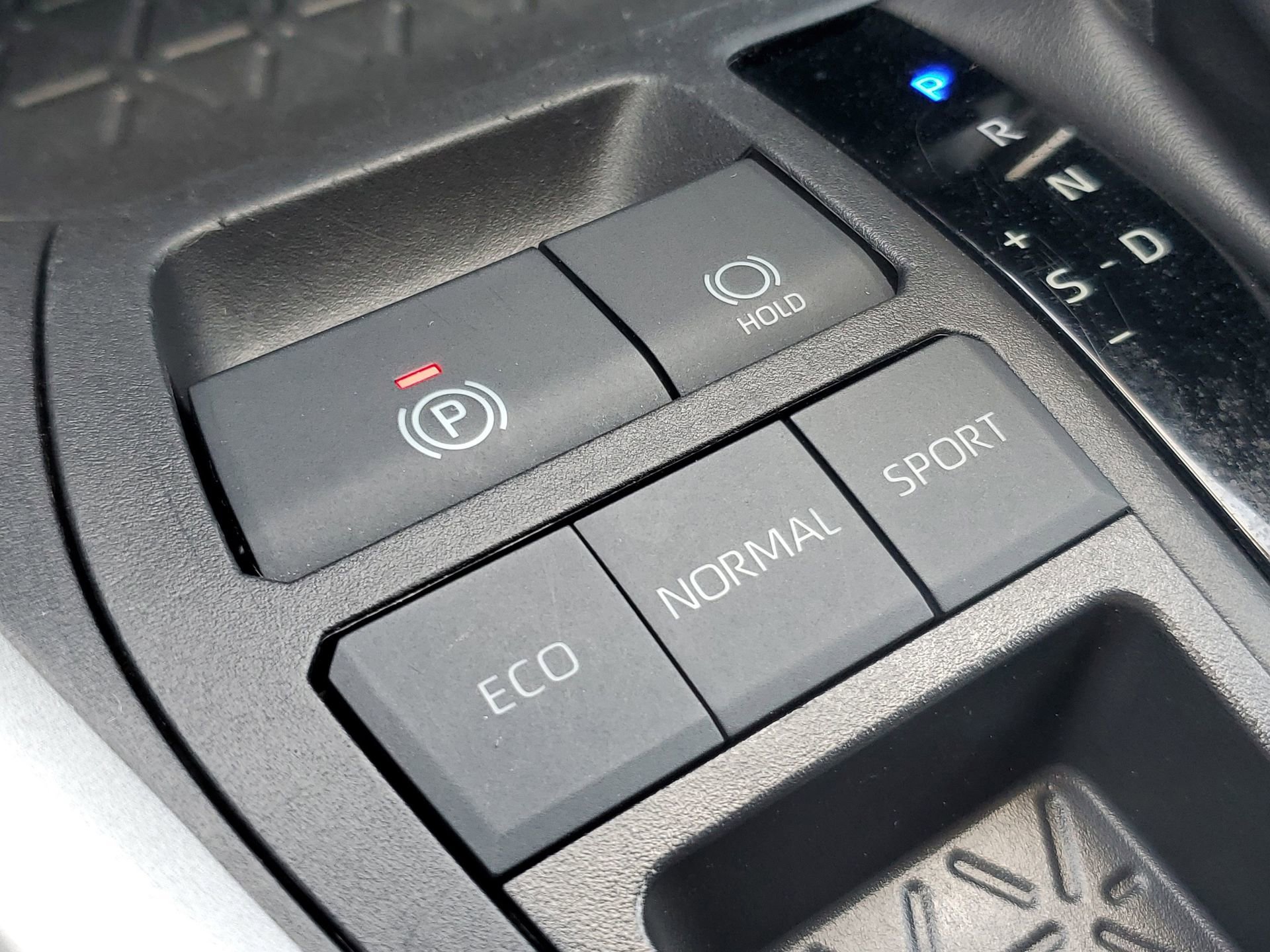 Used 2024 Toyota RAV4 XLE FWD image 33