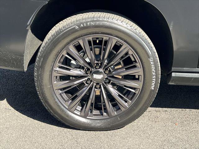 Used 2025 Cadillac Escalade ESV Sport w/ LPO, ONYX Package AWD/4WD image 9