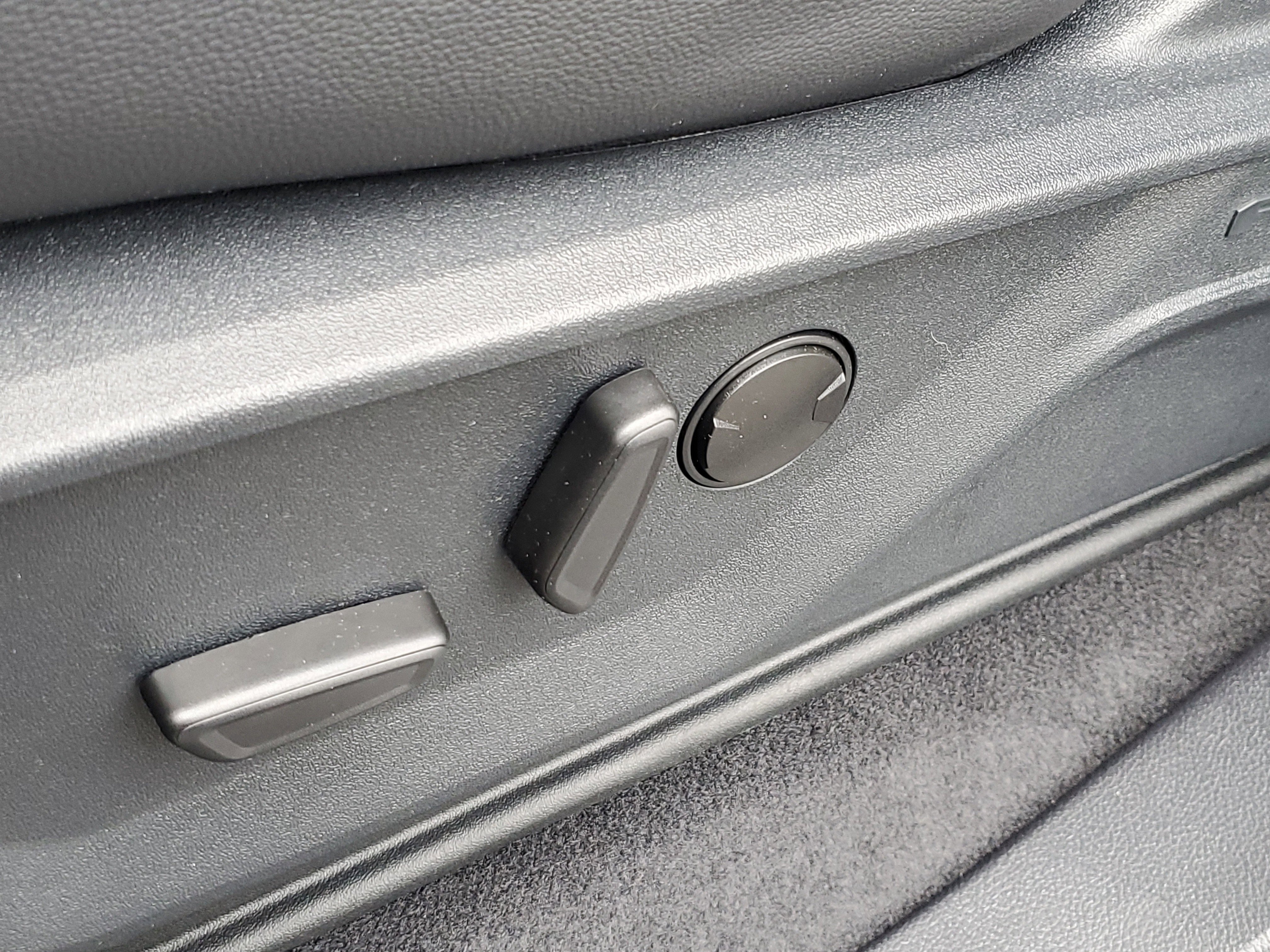 New 2025 Ford F150 XLT w/ Equipment Group 303A High image 19