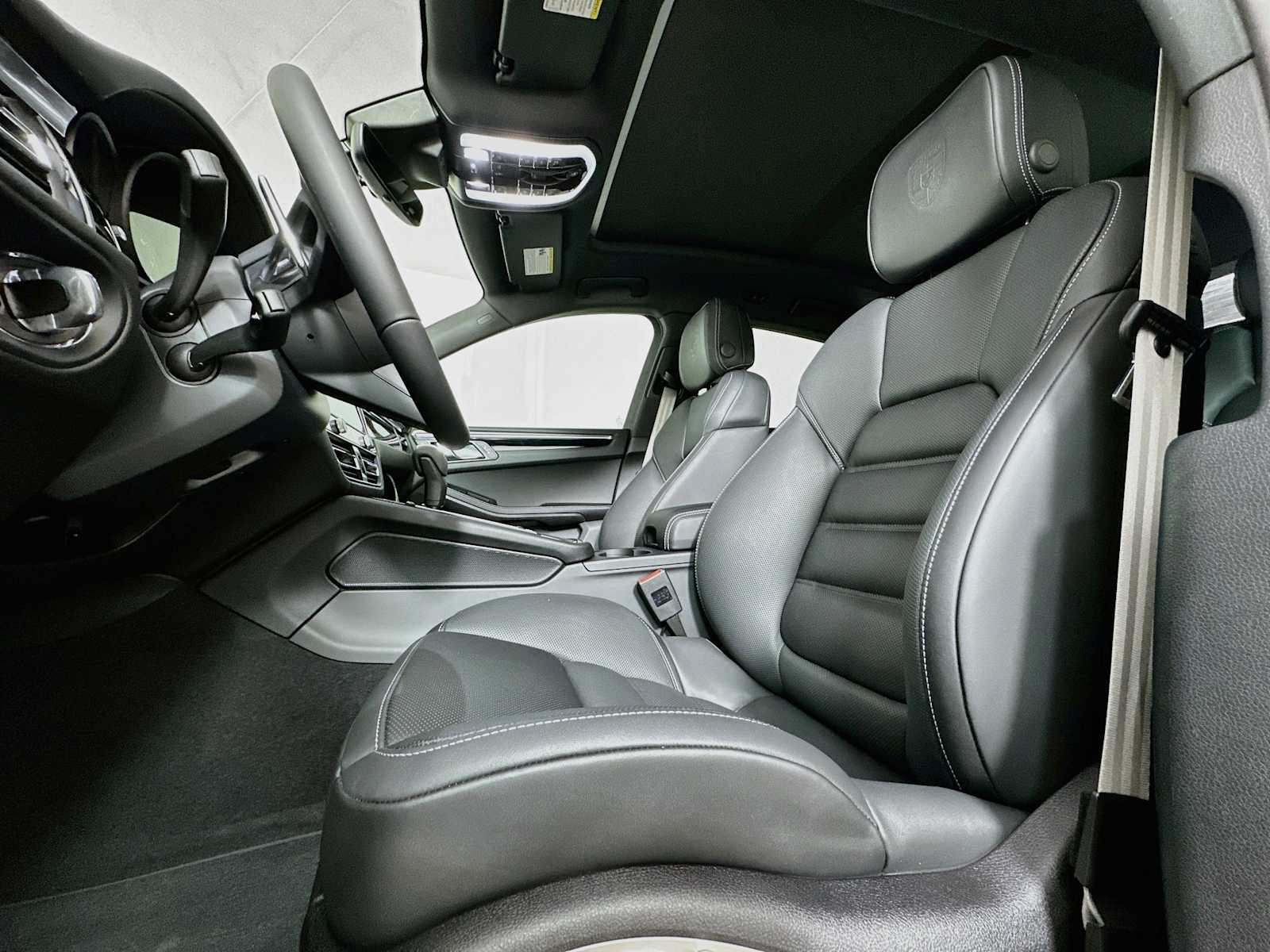 New 2026 Porsche Macan S AWD/4WD image 5