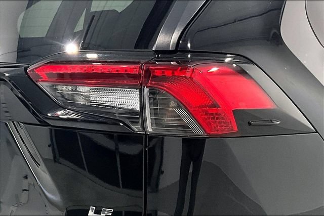 Used 2019 Toyota RAV4 LE AWD/4WD image 29