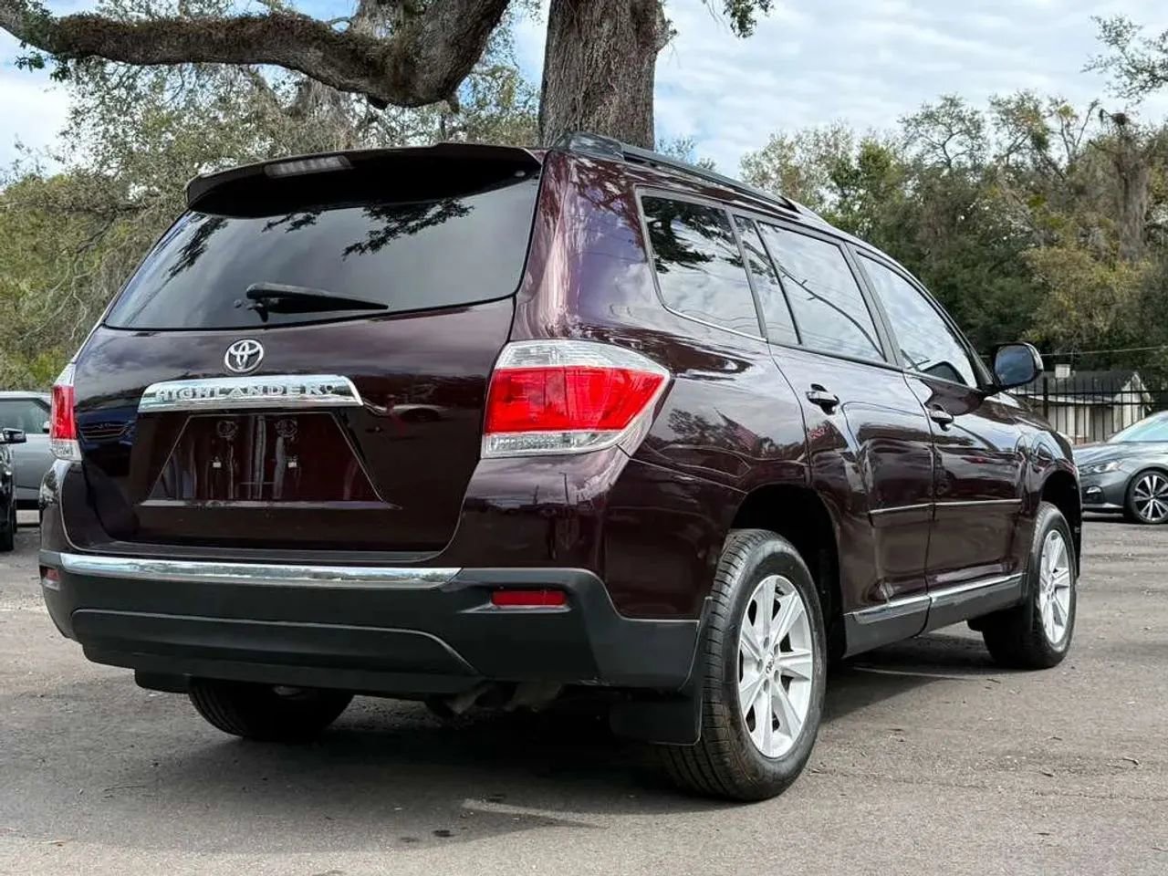 Used 2012 Toyota Highlander SE w/ Tow Pkg image 6