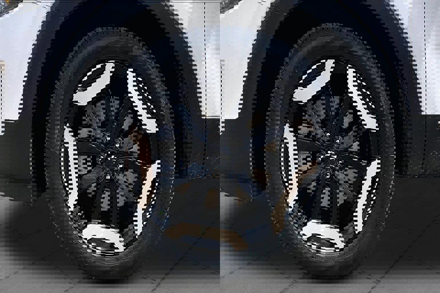 Used 2024 Kia Telluride EX w/ EX Captain's Chair Package image 10