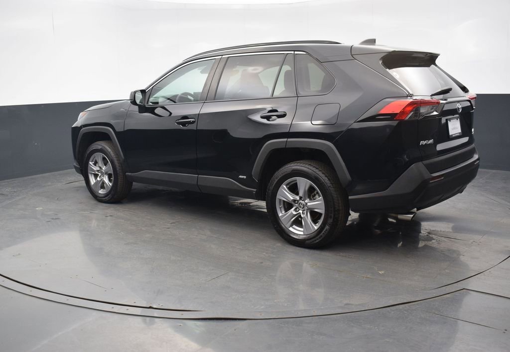 Used 2022 Toyota RAV4 LE AWD/4WD image 4