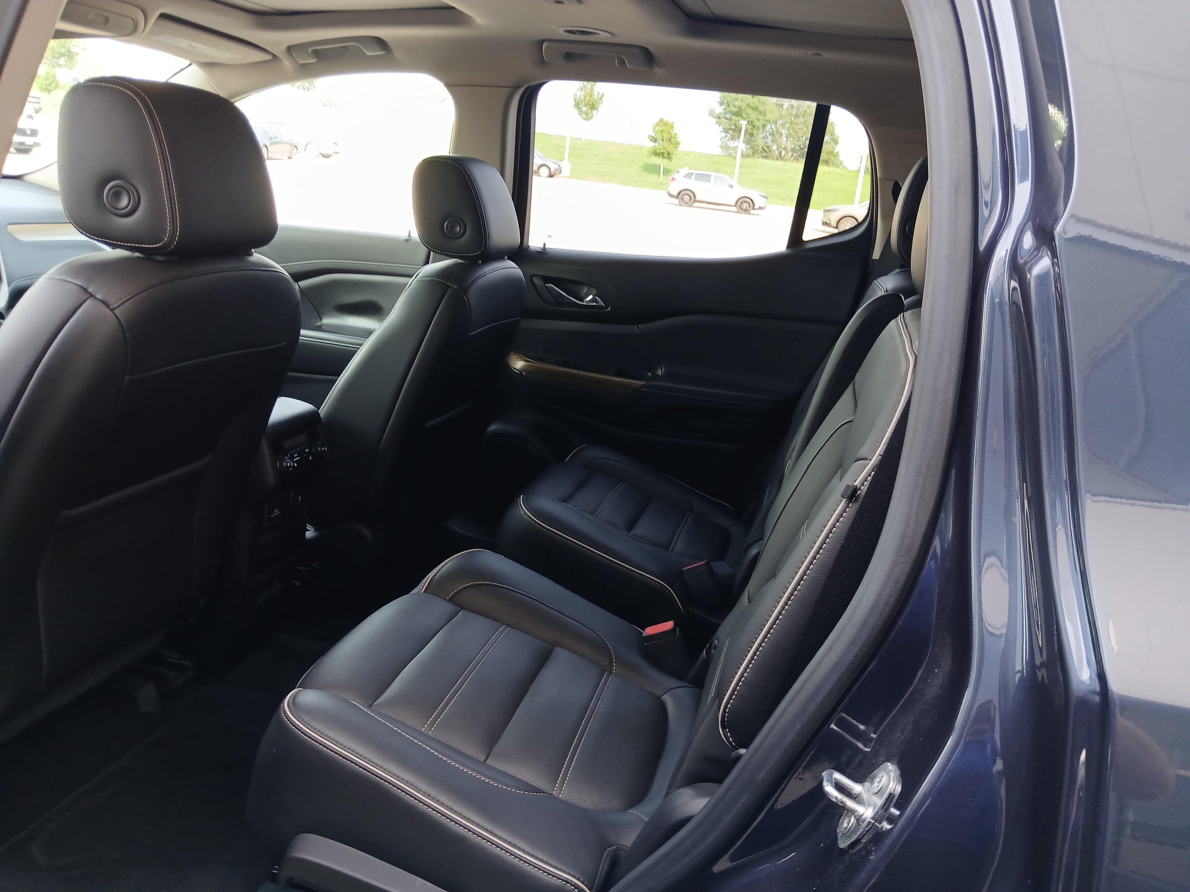 Used 2019 GMC Acadia Denali w/ Technology Package AWD/4WD image 9