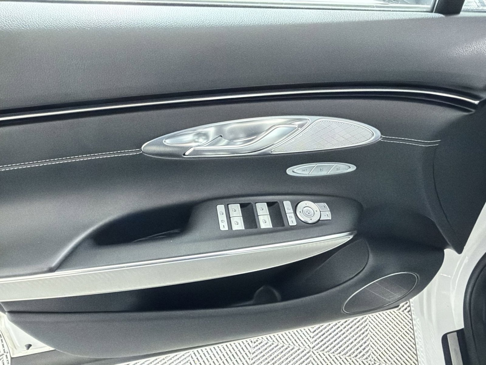 Used 2023 Genesis GV70 2.5T w/ Select Package image 15