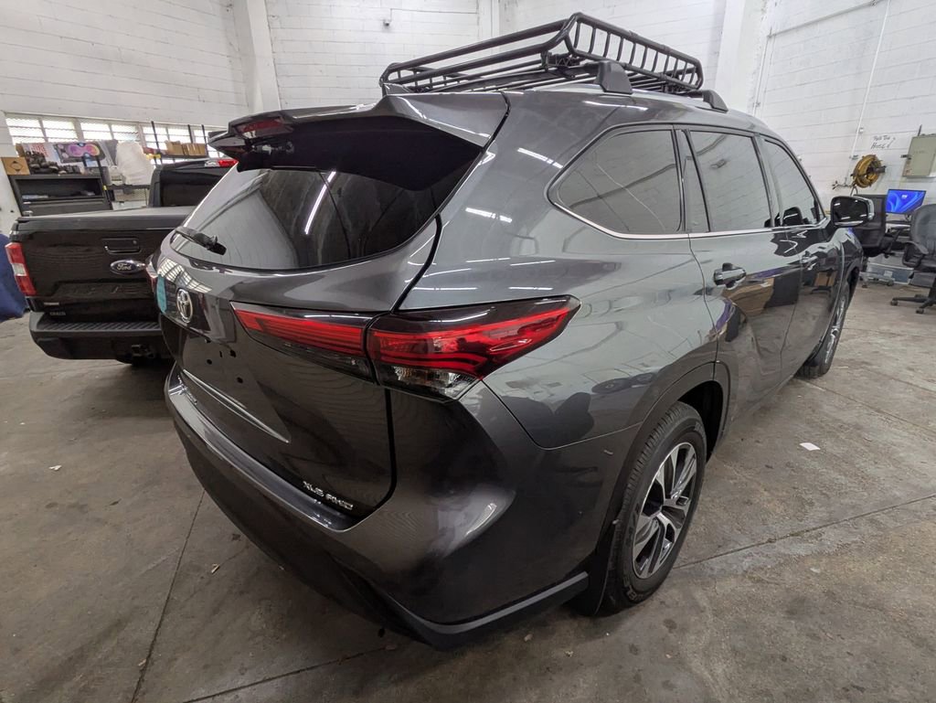 Used 2020 Toyota Highlander XLE image 5