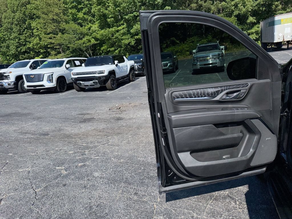 Used 2024 GMC Yukon XL Denali RWD image 13