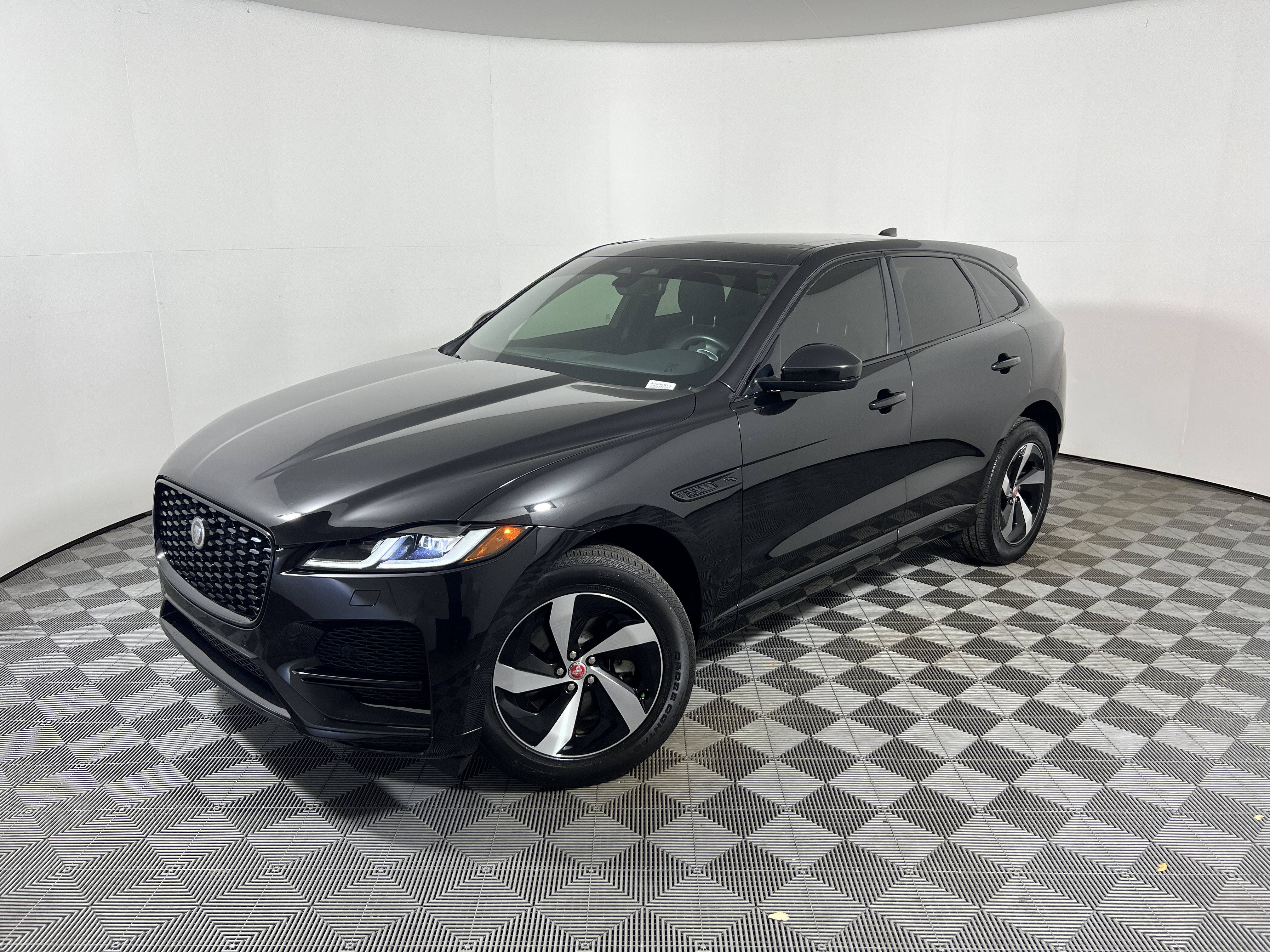 Used 2022 Jaguar F-PACE S AWD/4WD image 1