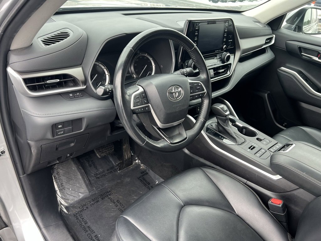 Used 2022 Toyota Highlander XLE image 10