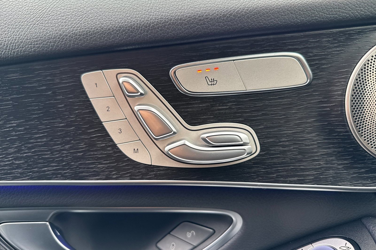 Used 2021 Mercedes-Benz GLC 300 4MATIC image 23