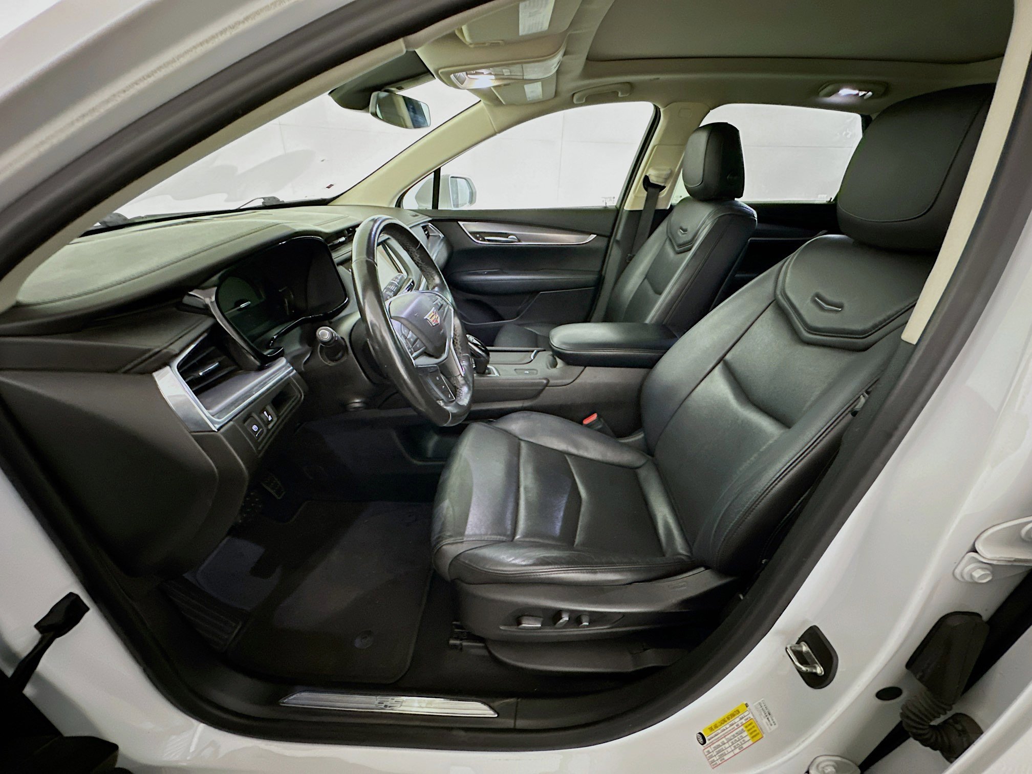 Used 2018 Cadillac XT5 Luxury w/ Driver Awareness Package FWD image 13