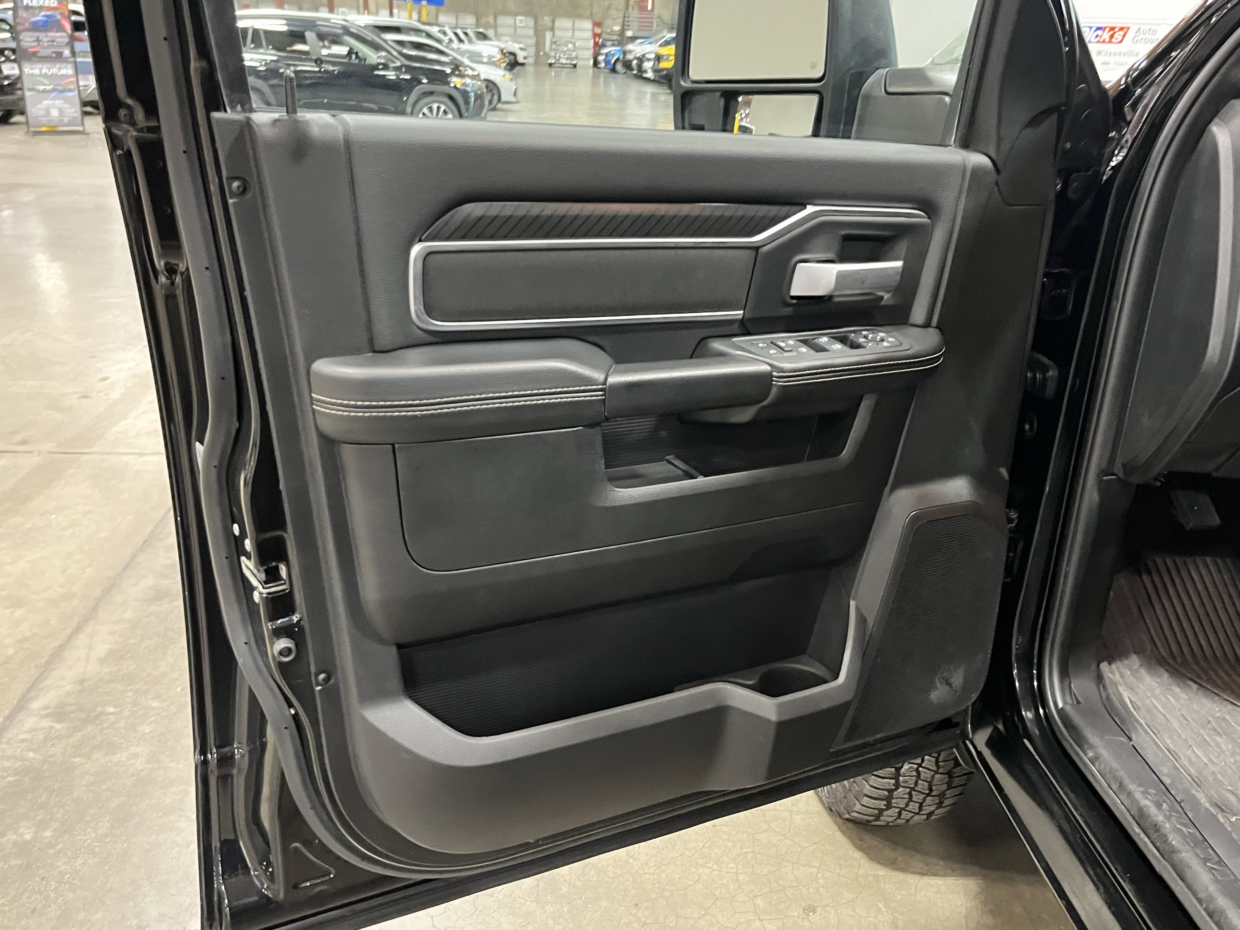 Used 2025 RAM 3500 Big Horn AWD/4WD image 16
