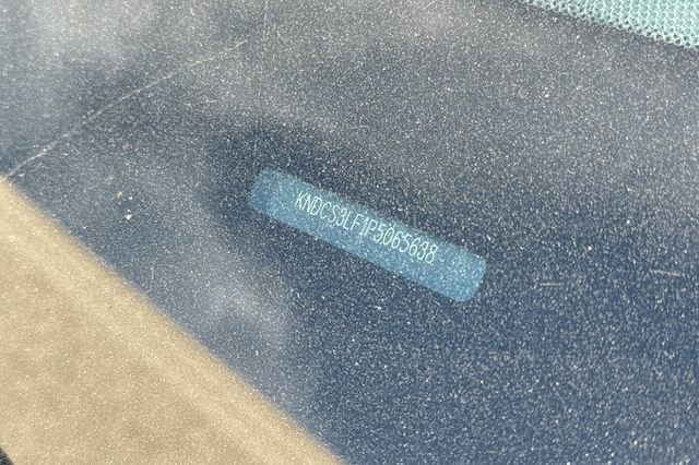 Used 2023 Kia Niro EX image 3