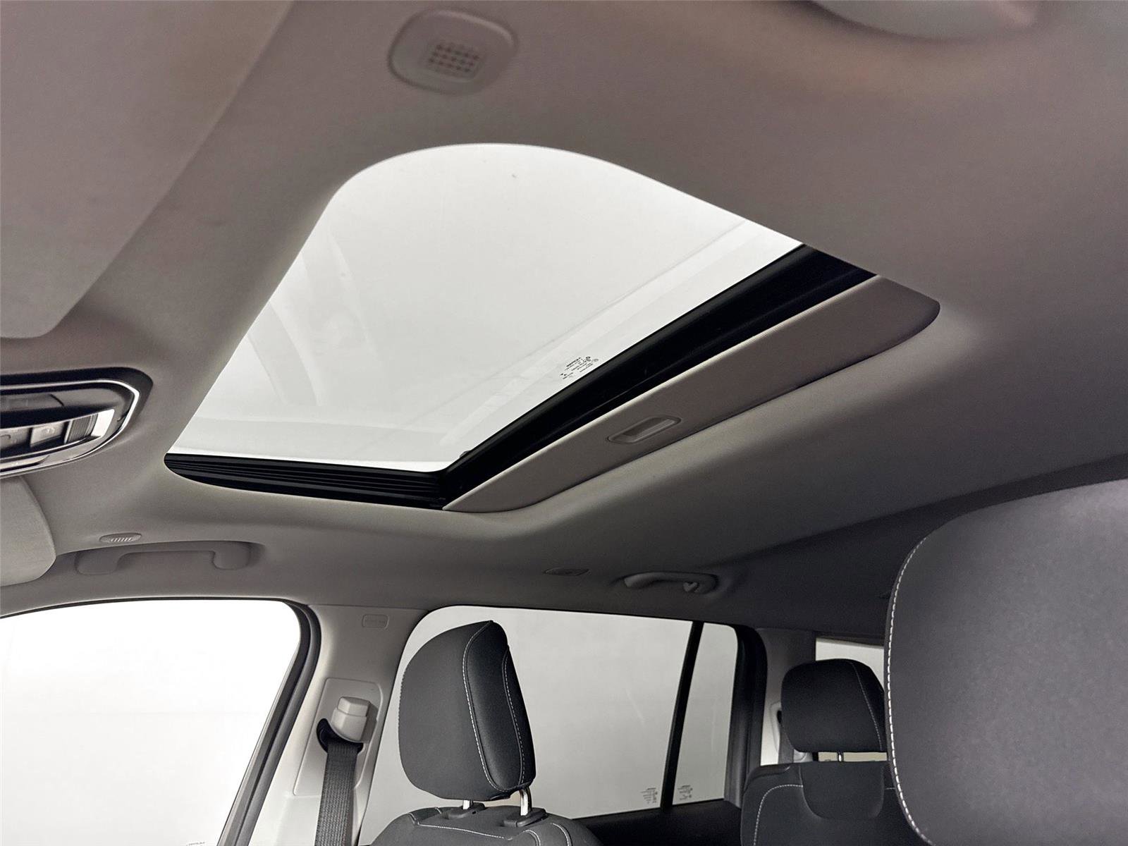 Used 2023 Jeep Grand Cherokee L Laredo w/ Luxury Tech Group I image 22