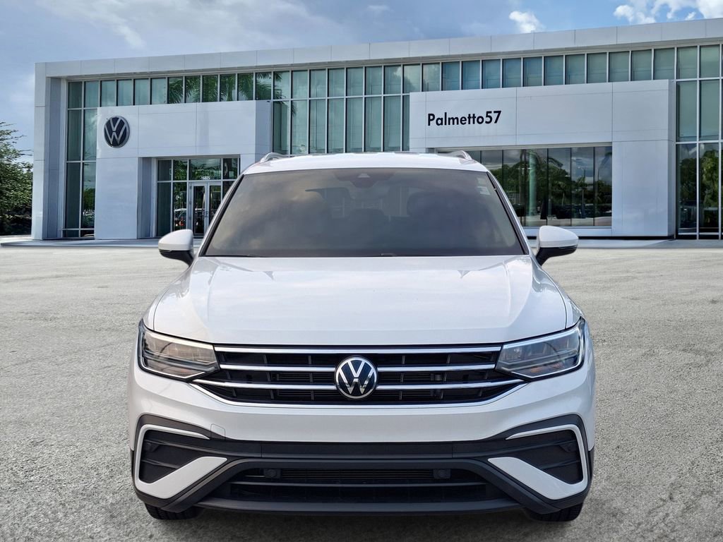 Used 2023 Volkswagen Tiguan SE FWD image 2