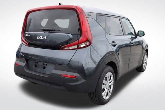 Used 2022 Kia Soul LX image 9
