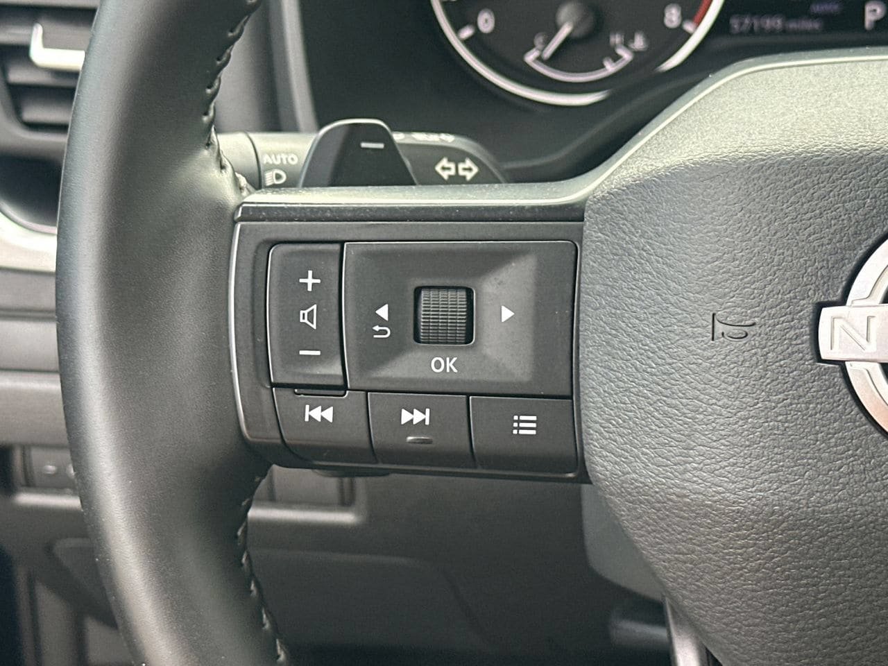 Used 2025 Nissan Rogue SV AWD/4WD image 27